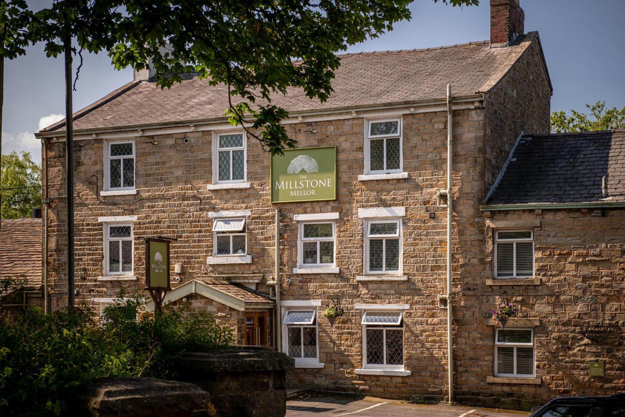The Millstone, Mellor Hotel Blackburn  Exterior foto The Old Oak Inn