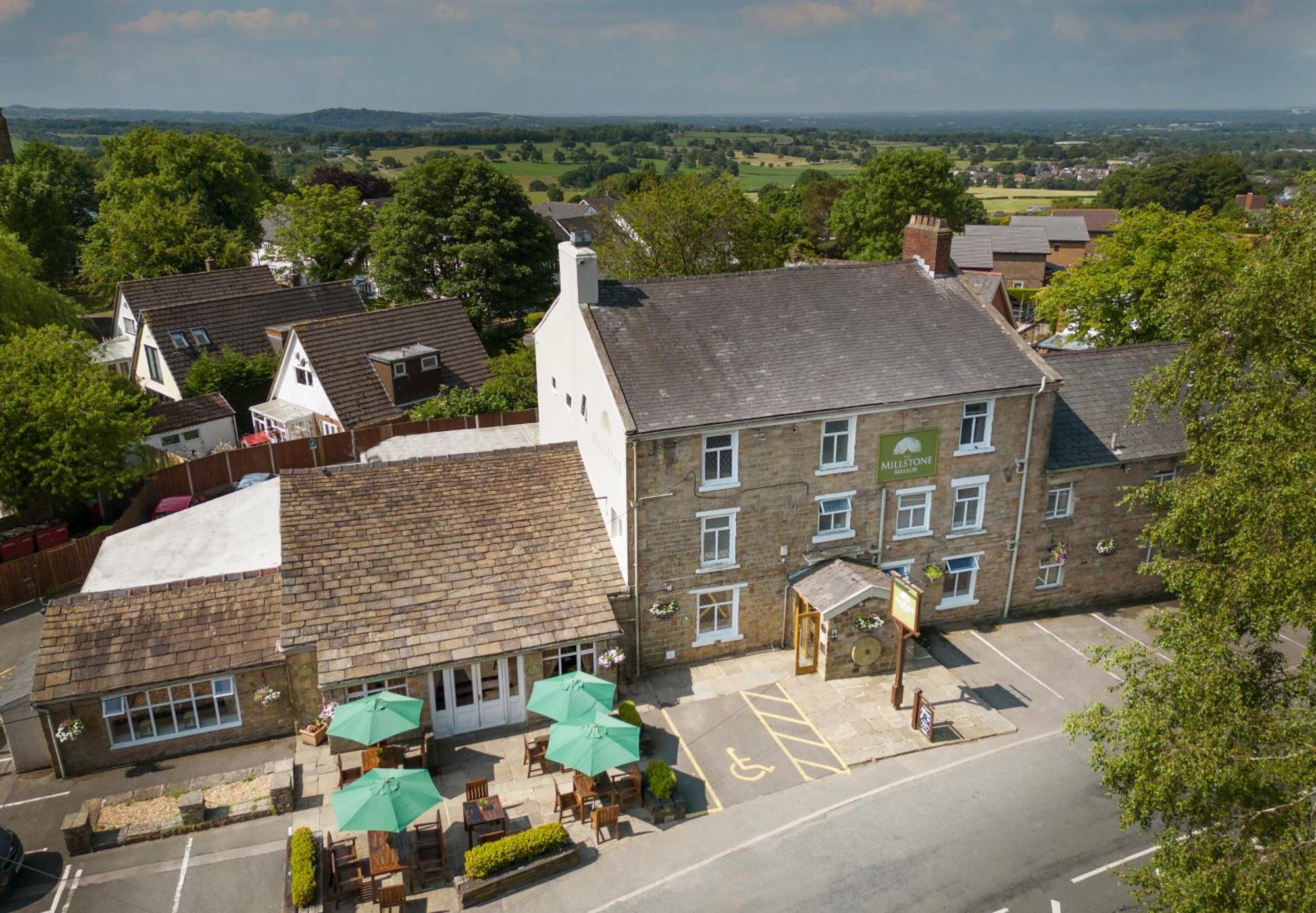 The Millstone, Mellor Hotel Blackburn  Exterior foto The Green Man, from the air