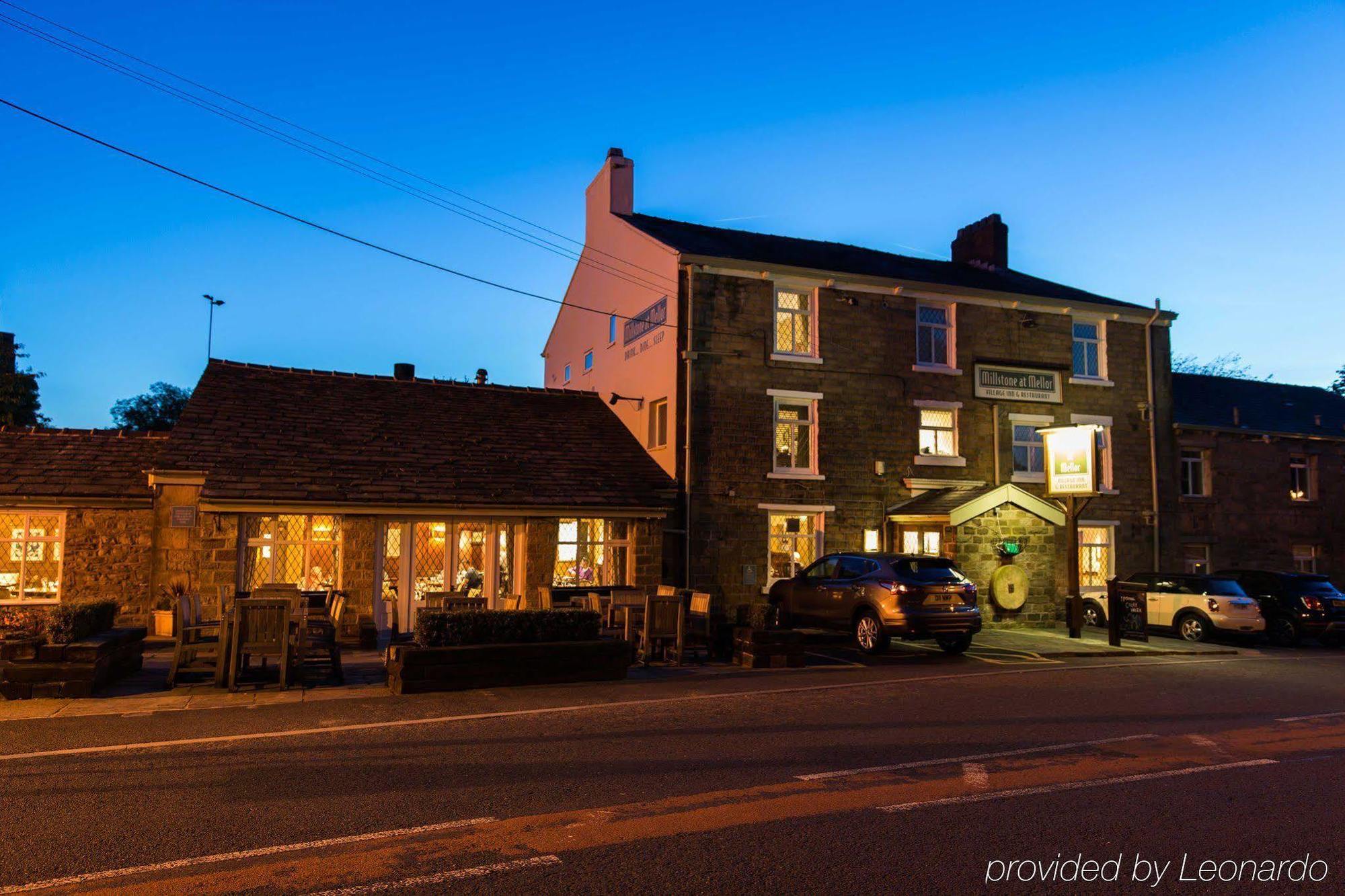The Millstone, Mellor Hotel Blackburn  Exterior foto The Old Post Office, at night