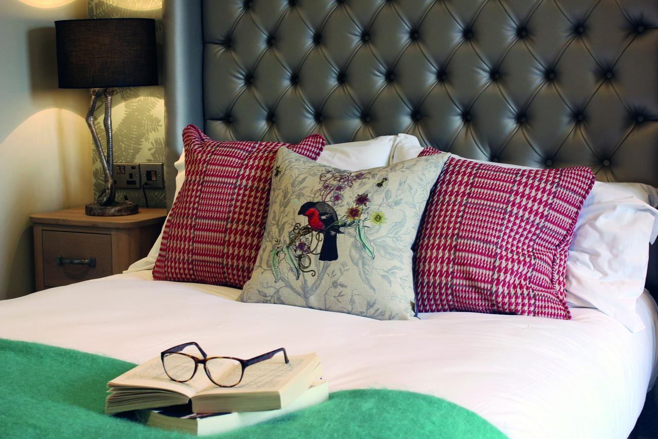 The Millstone, Mellor Hotel Blackburn  Exterior foto A bed with cushions